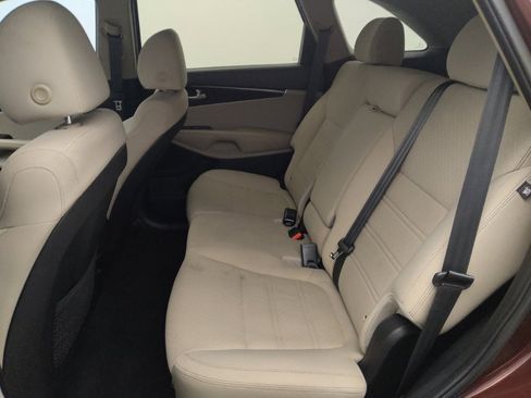 Used 2019 Kia Sorento AWD V6 image 18