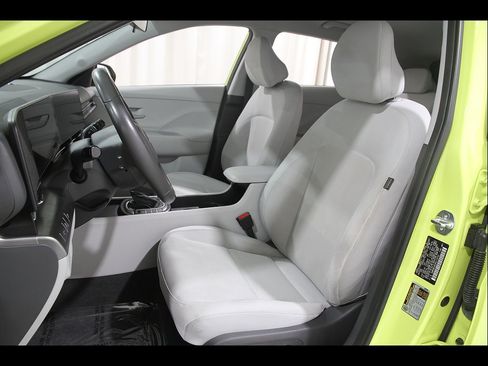 Certified 2024 Hyundai Kona SEL AWD/4WD image 5