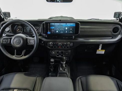Used 2025 Jeep Gladiator Sport AWD/4WD image 12