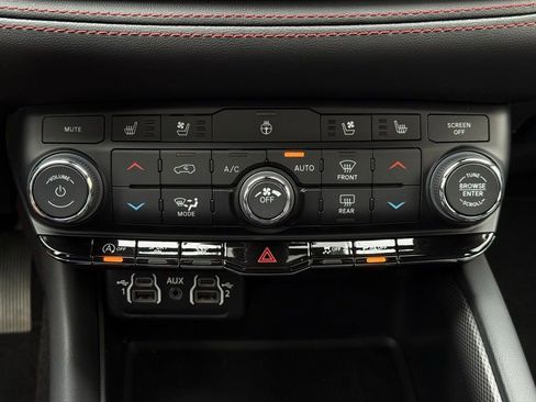 Used 2024 Dodge Durango GT image 40