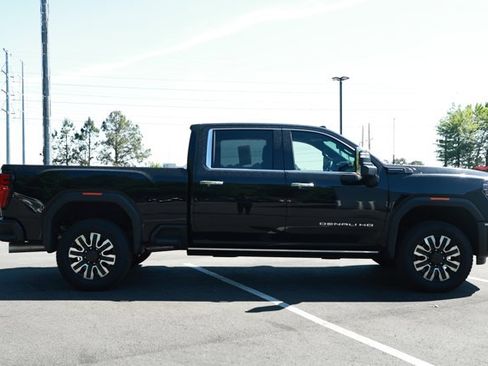 Used 2025 GMC Sierra 2500 Denali Ultimate w/ Max Trailering Package AWD/4WD image 3
