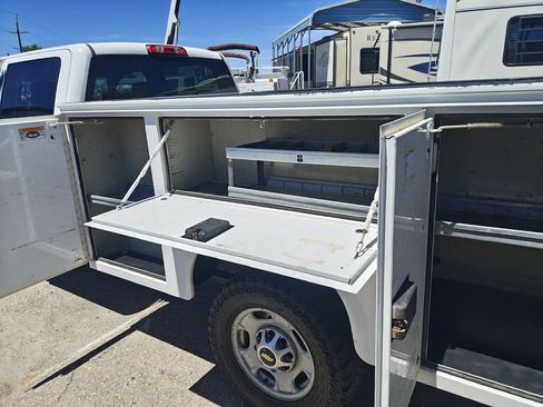 Used 2015 Chevrolet Silverado 2500 W/T AWD/4WD image 2