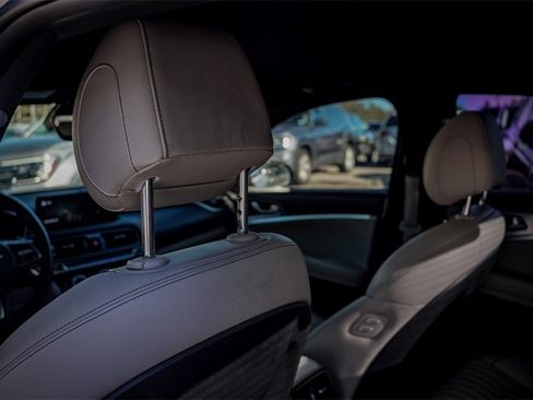 Used 2022 Genesis G70 3.3T image 32