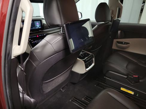 Used 2022 Kia Carnival SX FWD image 23