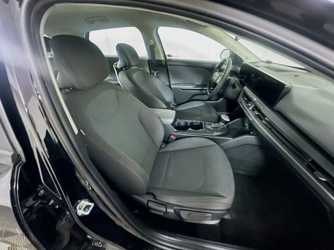 Used 2025 Kia K4 LXS image 29