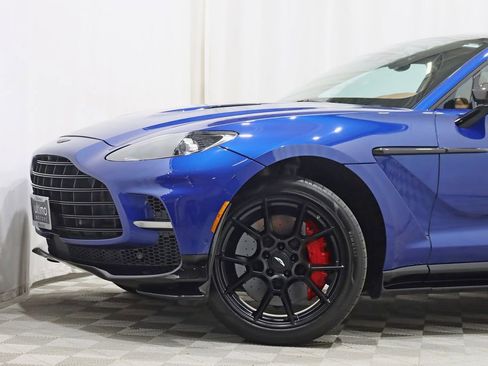 Used 2023 Aston Martin DBX 707 AWD/4WD image 2