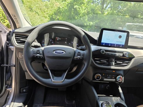 Used 2021 Ford Escape SE FWD image 12