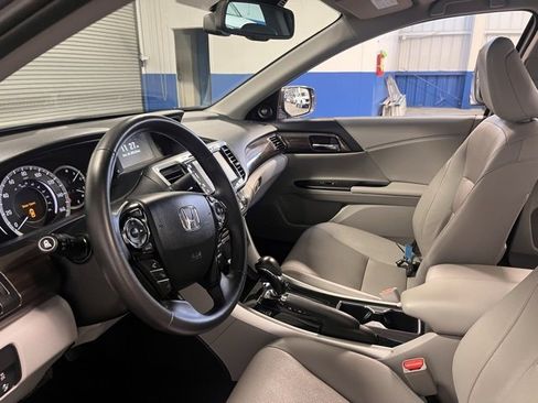 Used 2017 Honda Accord Touring image 23
