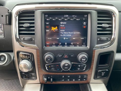 Used 2018 RAM 1500 Laramie w/ Convenience Group AWD/4WD image 19