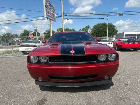 Used 2010 Dodge Challenger SE RWD image 2