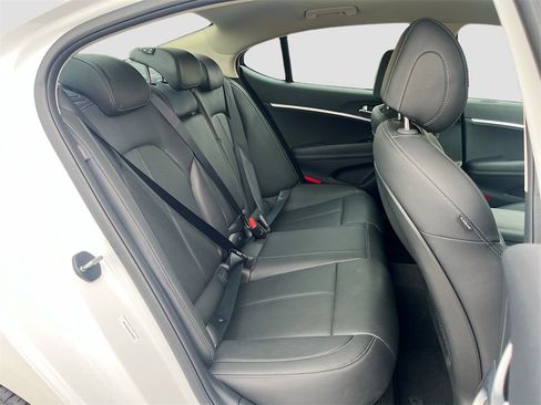 Used 2025 Genesis G70 2.5T image 26