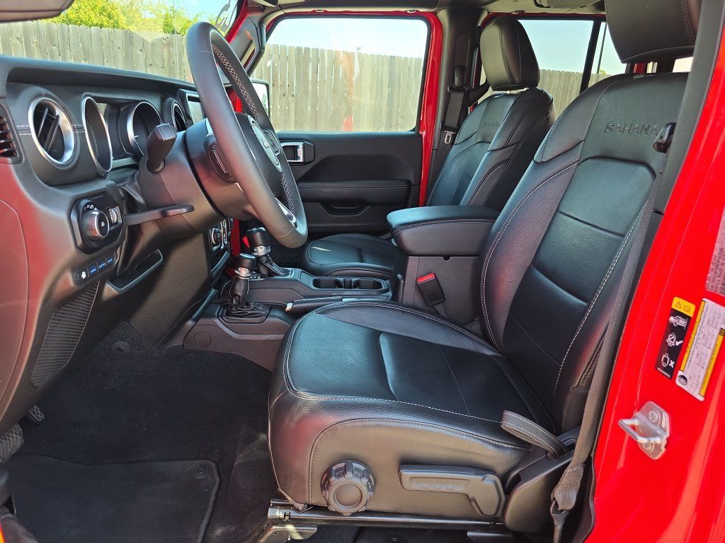 Used 2023 Jeep Wrangler Unlimited Sahara AWD/4WD image 10
