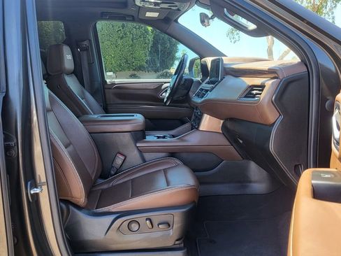 Used 2021 Chevrolet Tahoe High Country w/ Premium Package RWD image 18