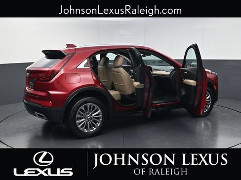 Used 2025 Cadillac XT4 Premium Luxury FWD image 30