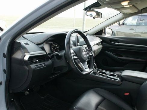 Used 2024 Nissan Altima 2.5 SR image 12