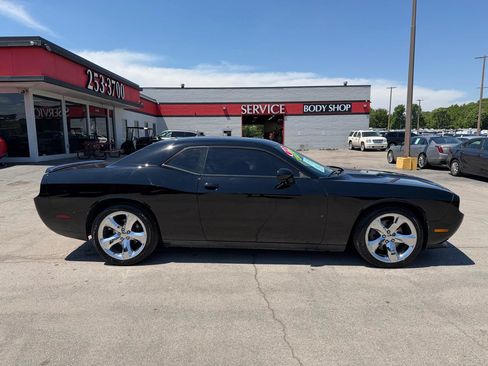Used 2012 Dodge Challenger SXT Plus RWD image 2