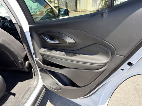 Used 2024 GMC Terrain SLE FWD image 13