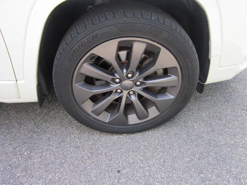 Used 2019 Jeep Cherokee High Altitude AWD/4WD image 23