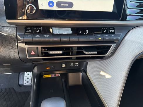 Certified 2025 Toyota Camry SE w/ Convenience Package image 22