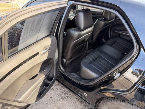 Used 2018 Chrysler 300 S w/ 300S Premium Group image 12