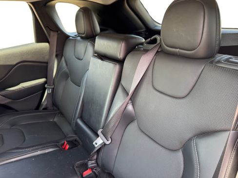 Used 2020 Jeep Cherokee Limited FWD image 16