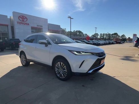 Used 2022 Toyota Venza XLE image 8