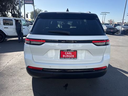 Certified 2024 Jeep Grand Cherokee Altitude image 6