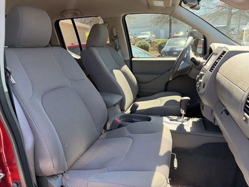 Used 2020 Nissan Frontier SV image 30