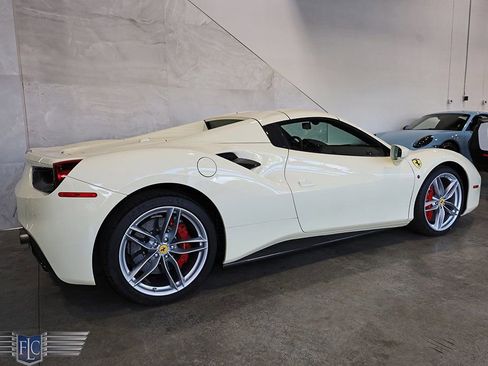 Used 2018 Ferrari 488 Spider image 47