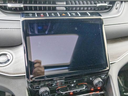 New 2025 Jeep Grand Cherokee Limited image 22