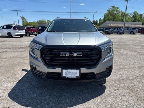 Used 2023 GMC Terrain SLT w/ Infotainment Package II AWD/4WD image 2