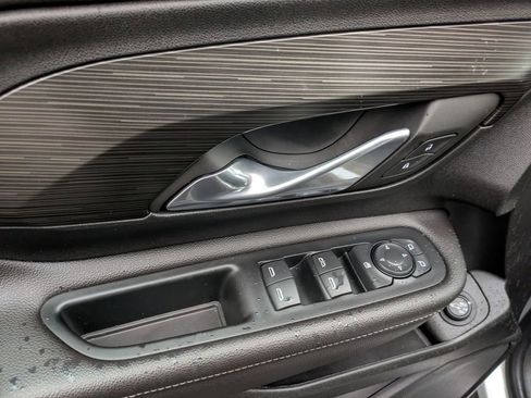 Used 2022 GMC Terrain SLE w/ Driver Convenience Package image 10