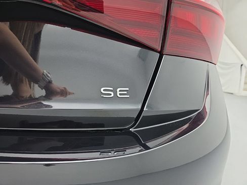 Used 2025 Volkswagen Jetta SE w/ Sunroof Package FWD image 53