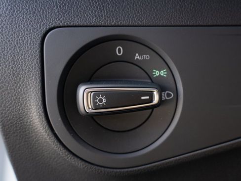 Used 2022 Volkswagen Tiguan SE image 30