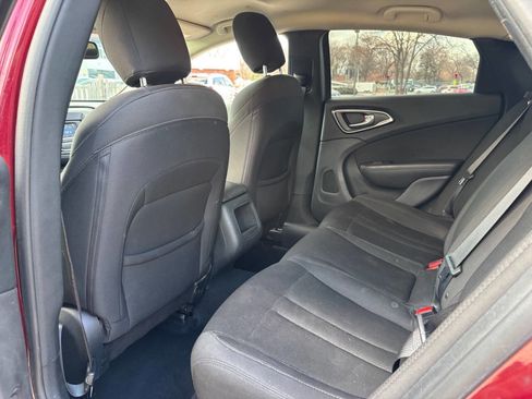 Used 2016 Chrysler 200 Limited image 8