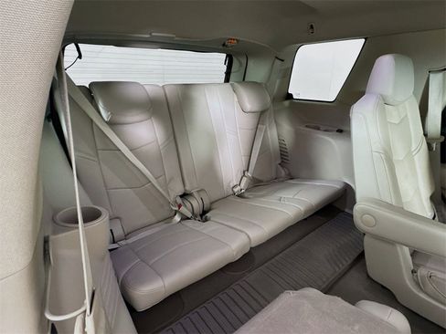 Used 2018 Cadillac Escalade Luxury w/ LPO, Radiant Package image 29