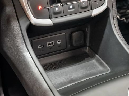 Used 2024 GMC Terrain SLE FWD image 19