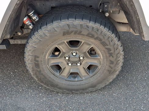 Used 2020 Jeep Gladiator Mojave AWD/4WD image 7