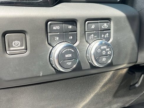 Used 2024 GMC Sierra 2500 AT4 w/ AT4 Premium Plus Package AWD/4WD image 11