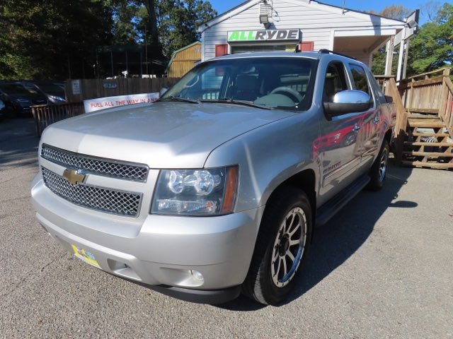 Used 2010 Chevrolet Avalanche LTZ AWD/4WD image 2