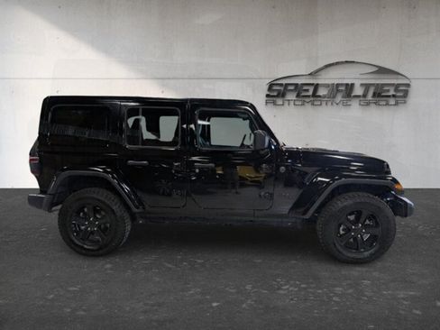 Used 2025 Jeep Wrangler Unlimited Sahara AWD/4WD image 11