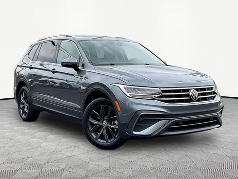 Used 2024 Volkswagen Tiguan SE FWD image 3