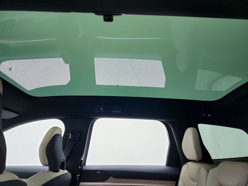 New 2026 Volvo EX90 Plus AWD/4WD image 18