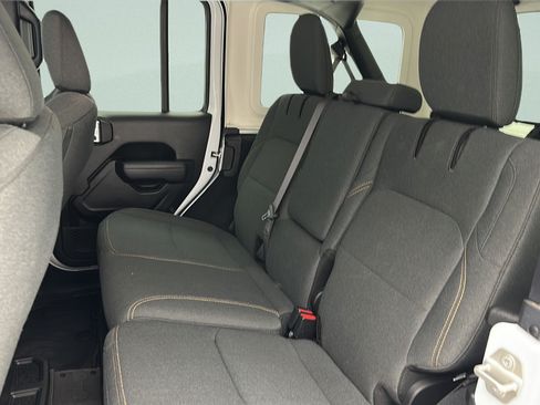 Used 2024 Jeep Wrangler Unlimited w/ Convenience Group AWD/4WD image 10