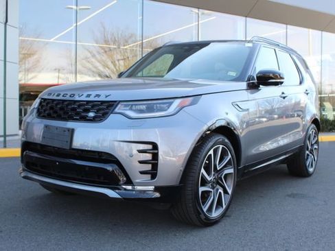 Used 2025 Land Rover Discovery Dynamic SE image 1