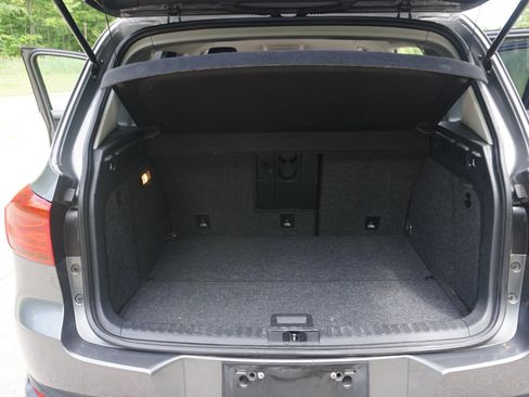 Used 2017 Volkswagen Tiguan Limited w/ Premium Package image 27