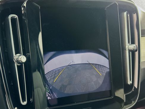 Used 2025 Volvo XC40 B5 Core image 22