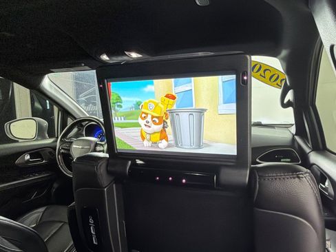 Used 2020 Chrysler Pacifica Touring-L AWD/4WD image 24