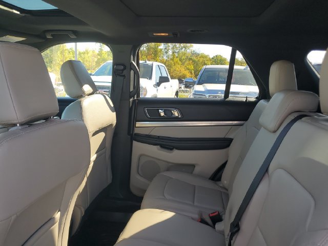 Used 2018 Ford Explorer XLT w/ Equipment Group 202A AWD/4WD image 8