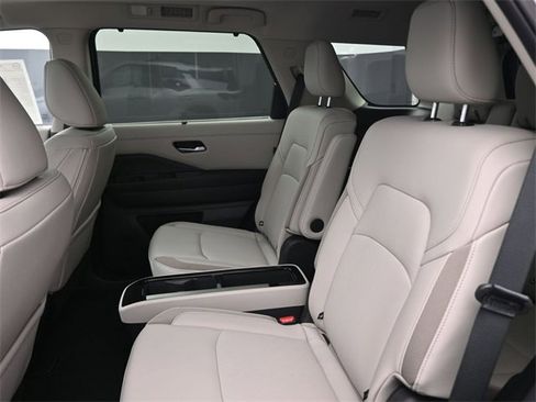 New 2026 Nissan Pathfinder SL w/ SL Premium Package image 10